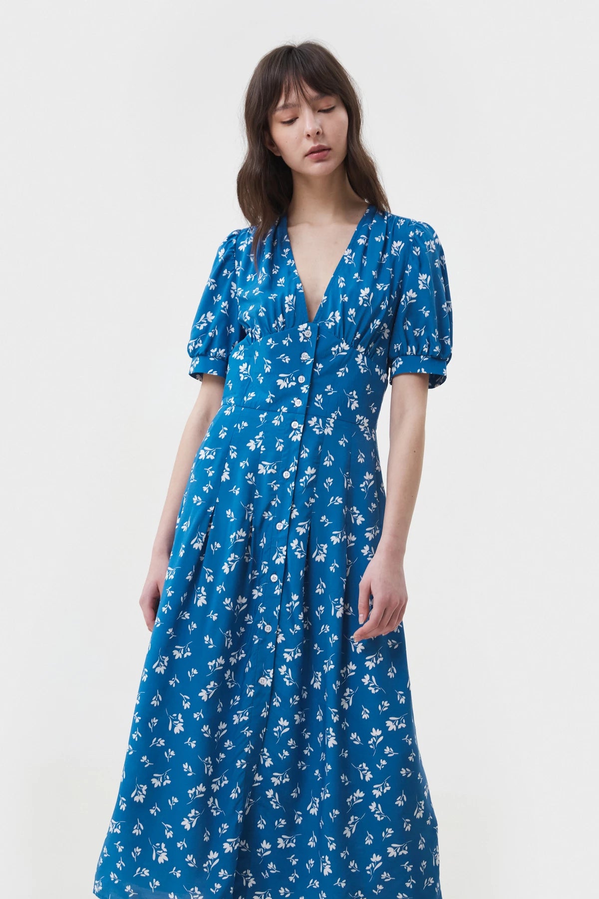 Blue viscose midi dress with buttons in floral print