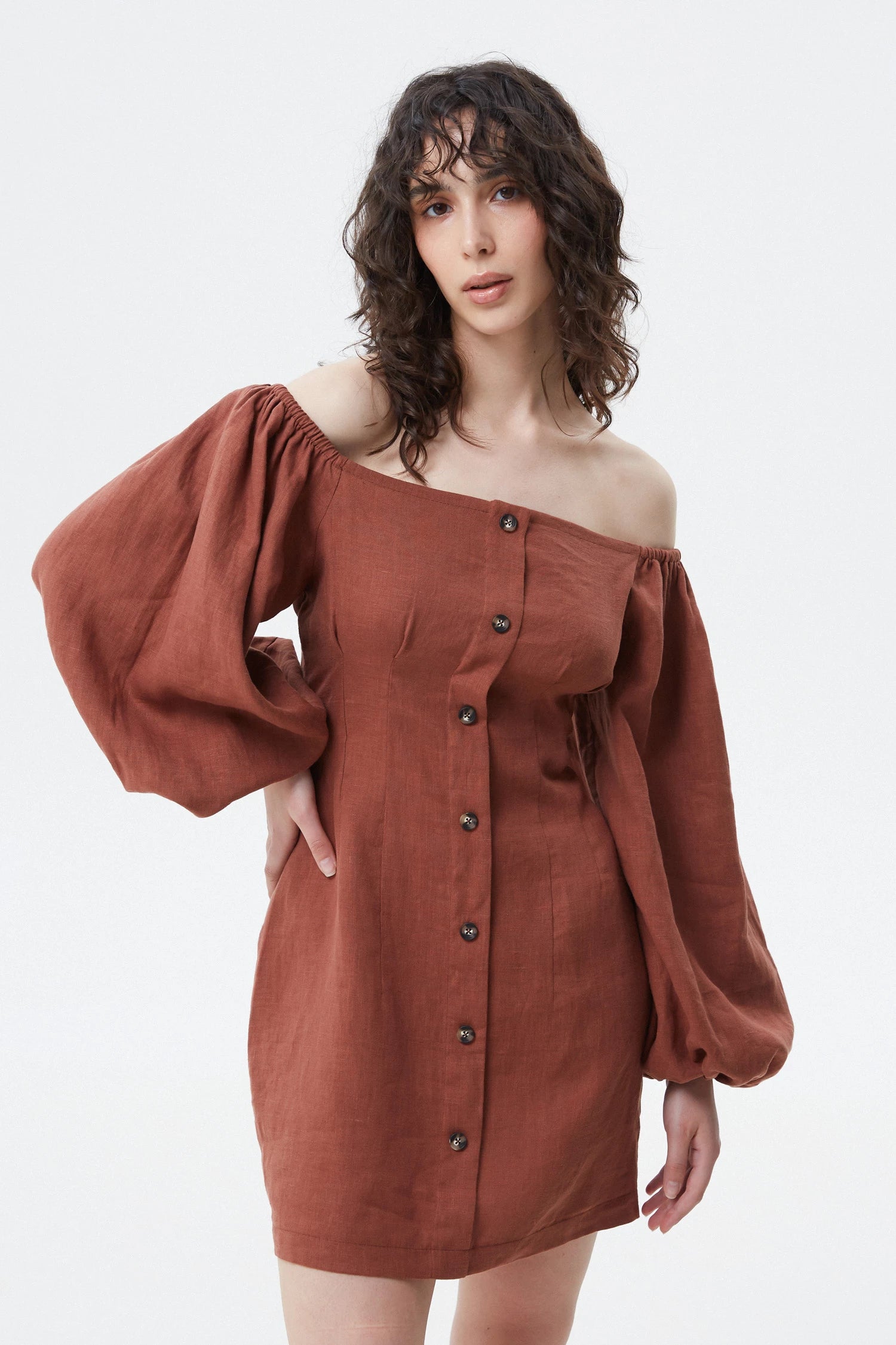 Chocolate short linen dress with open shoulders