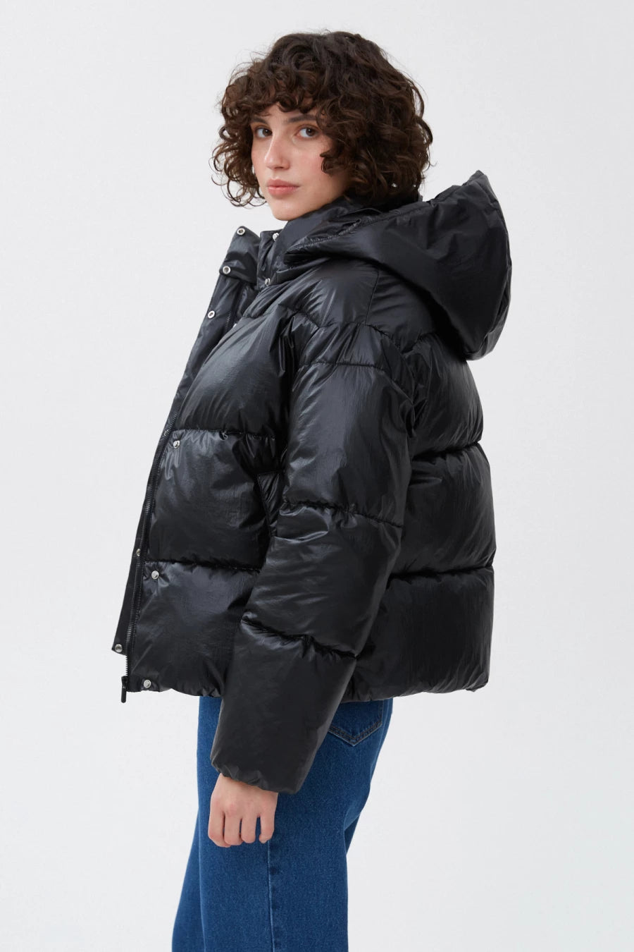 Black cropped puffer jacket with insulation