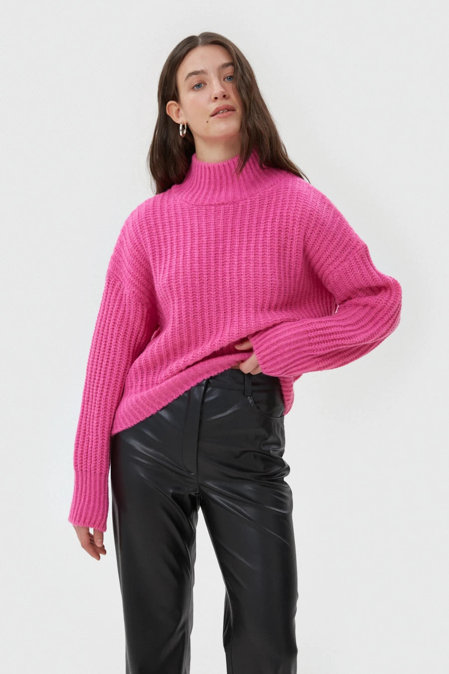 Fuchsia short knitted sweater with wool