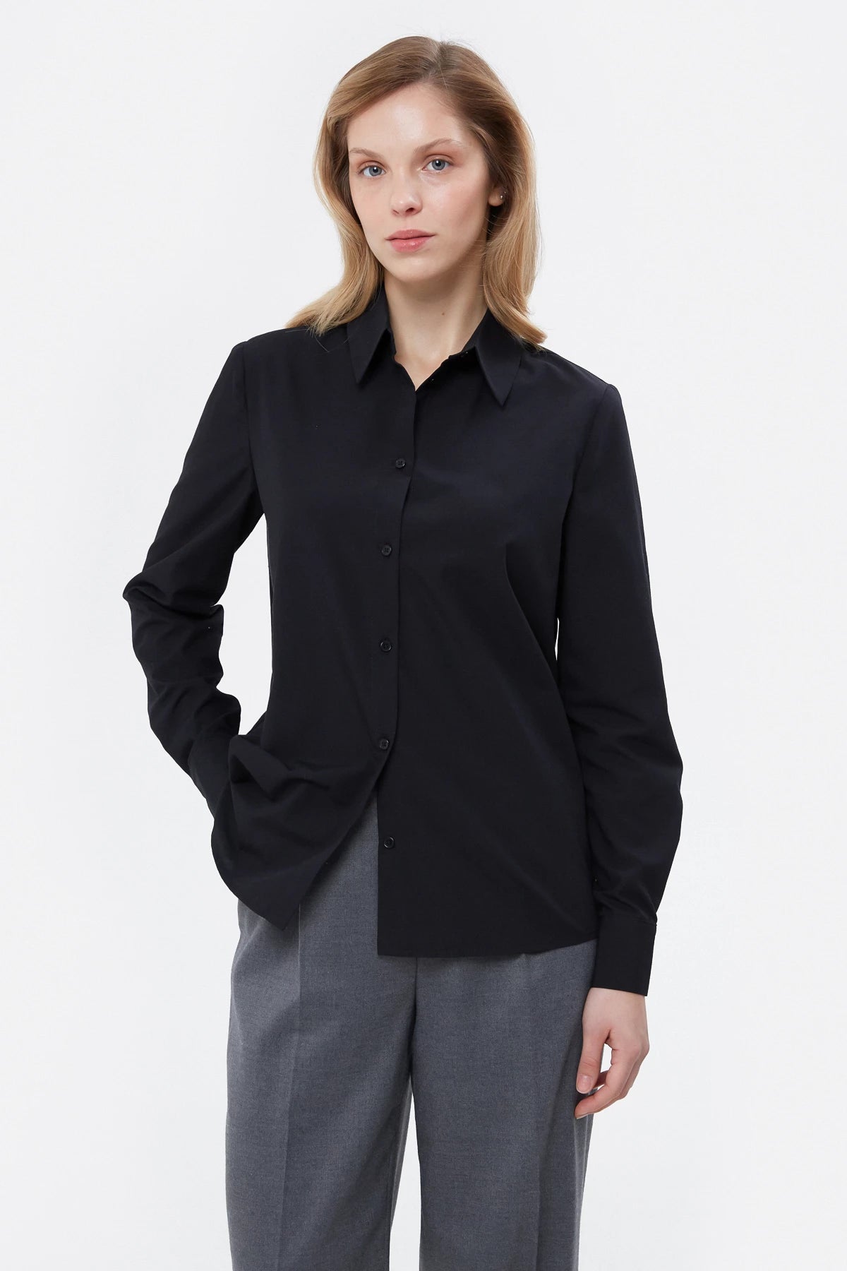 Basic black shirt with loose fit and cotton