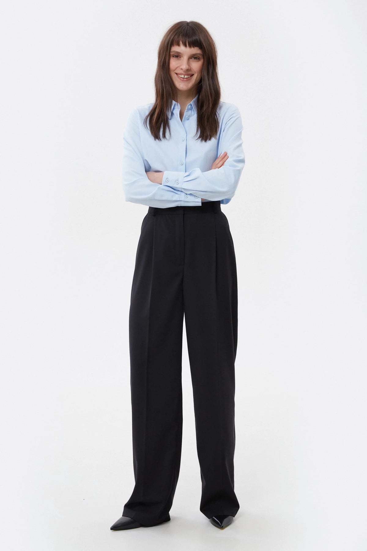 Wide elongated black trousers with viscose