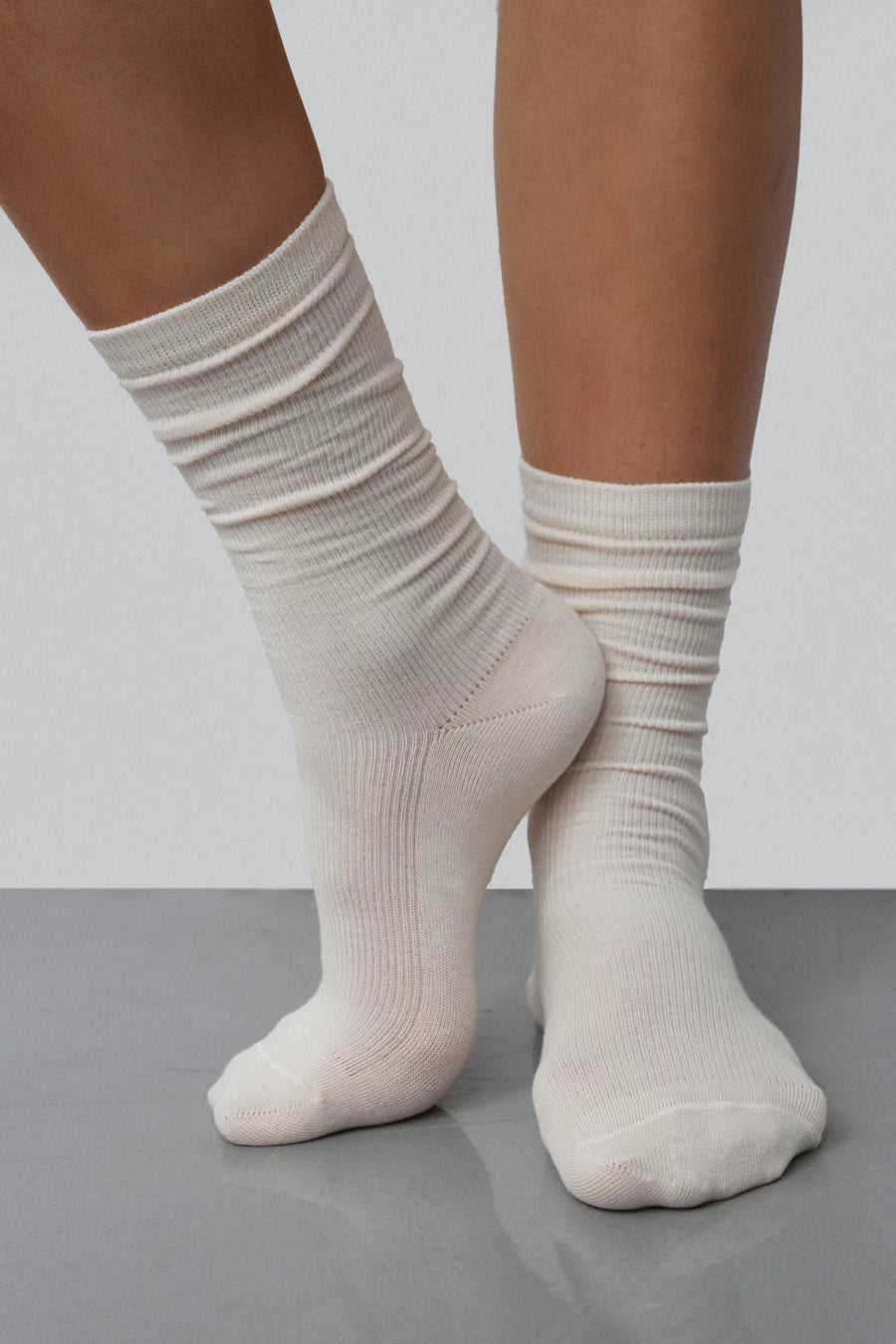 Ecru high socks in a rib of cotton