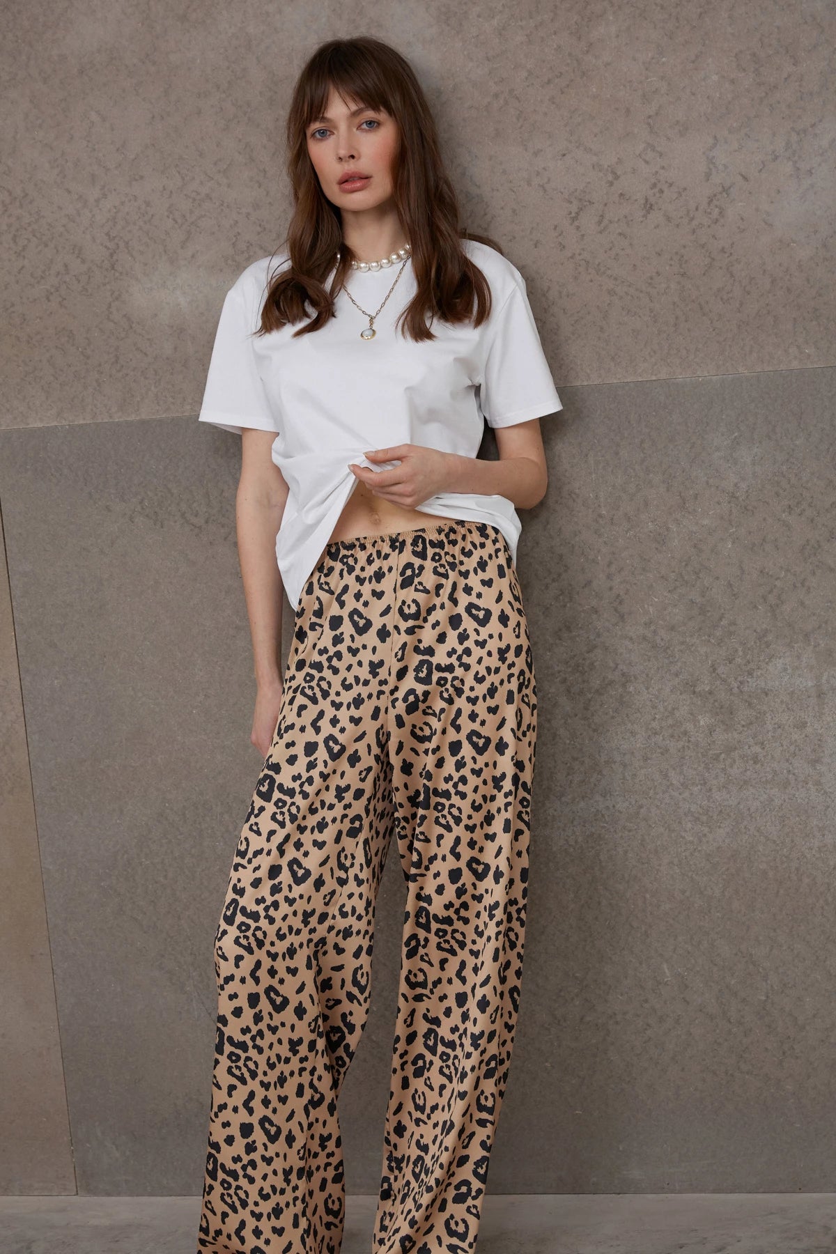 Straight satin pants in leopard print