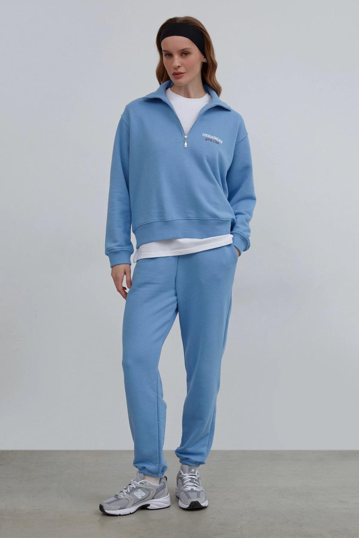 Basic blue mid-length knit joggers