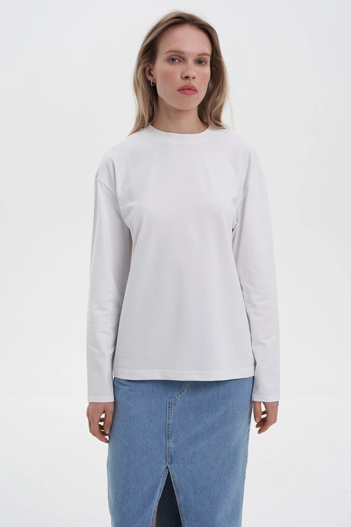 White basic longsleeve made of knitwear