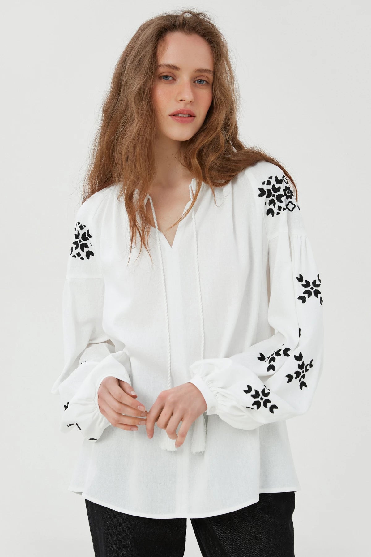 Embroidered shirt "Malvy" with milk-colored linen