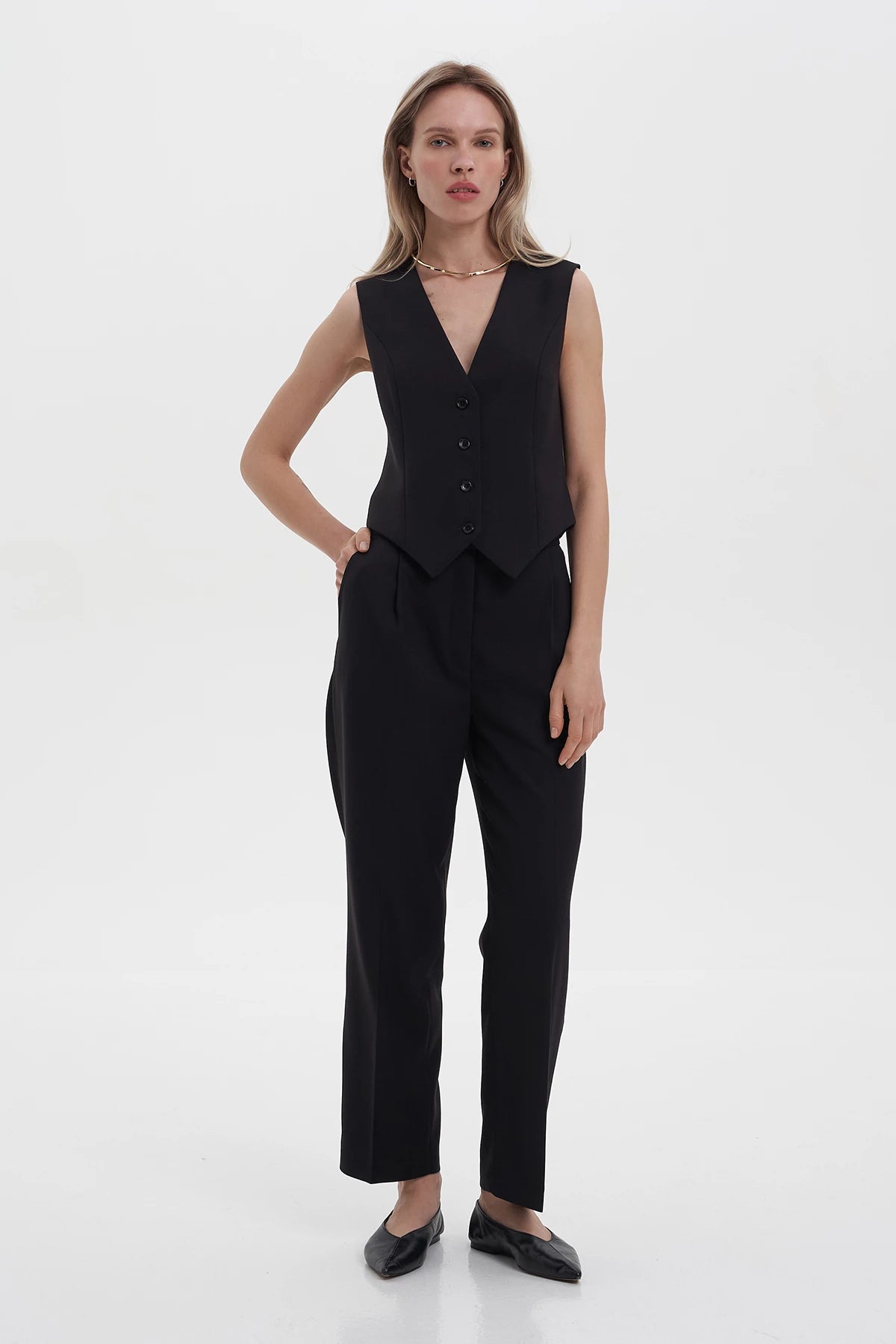 Black cropped pants made of suit fabric with viscose