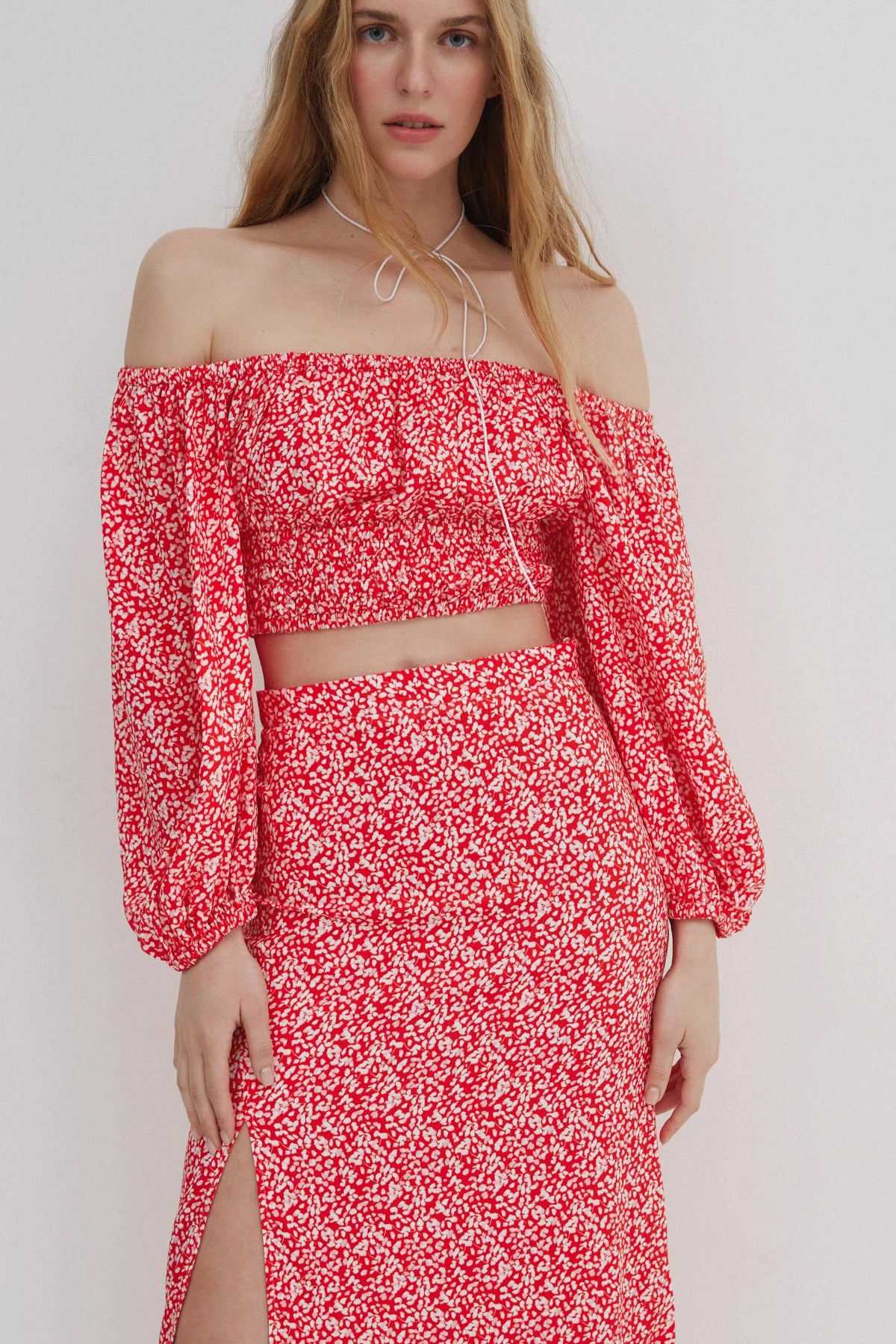 Off-the-shoulder top in a "milky drop" print made of viscose