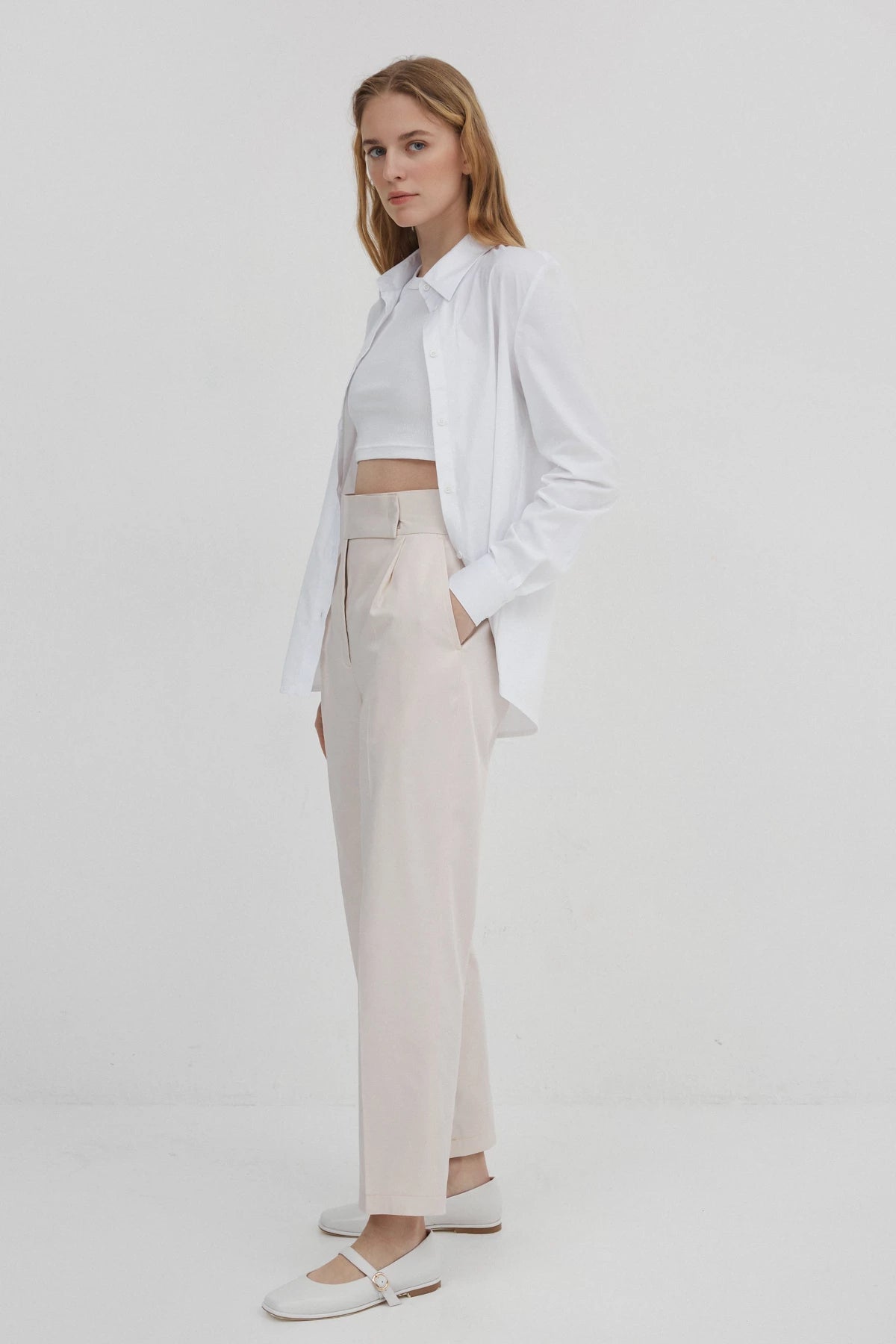 Light beige straight-cut cropped pants with cotton