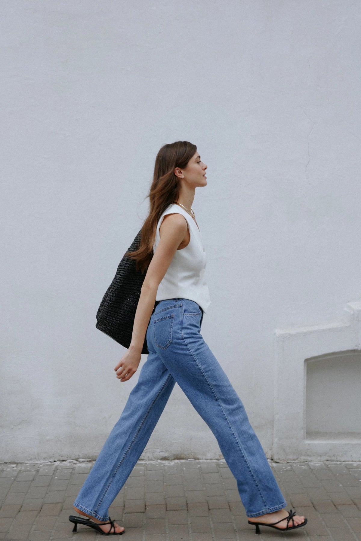 Elongated wide leg jeans in light blue denim