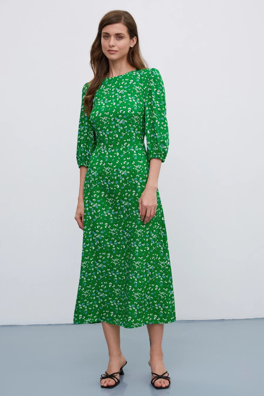 Green midi dress in a floral print made of viscose