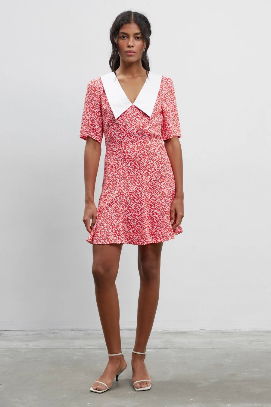 Short red viscose dress with "milky drop" print