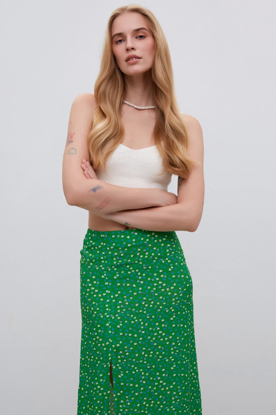 Green midi skirt with a cut in the print "white flowers" made of viscose