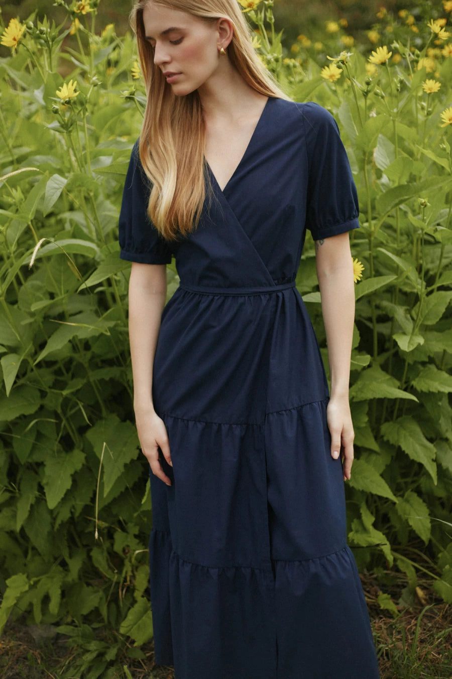 Navy blue midi dress with voluminous sleeves with cotton