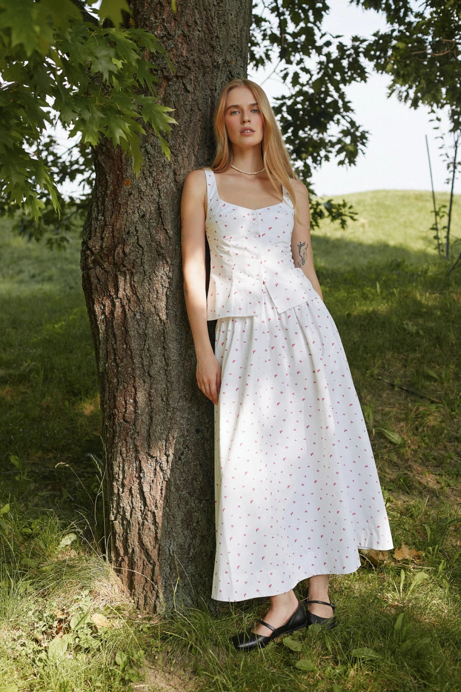 White flared skirt in a "pink flowers" print with cotton