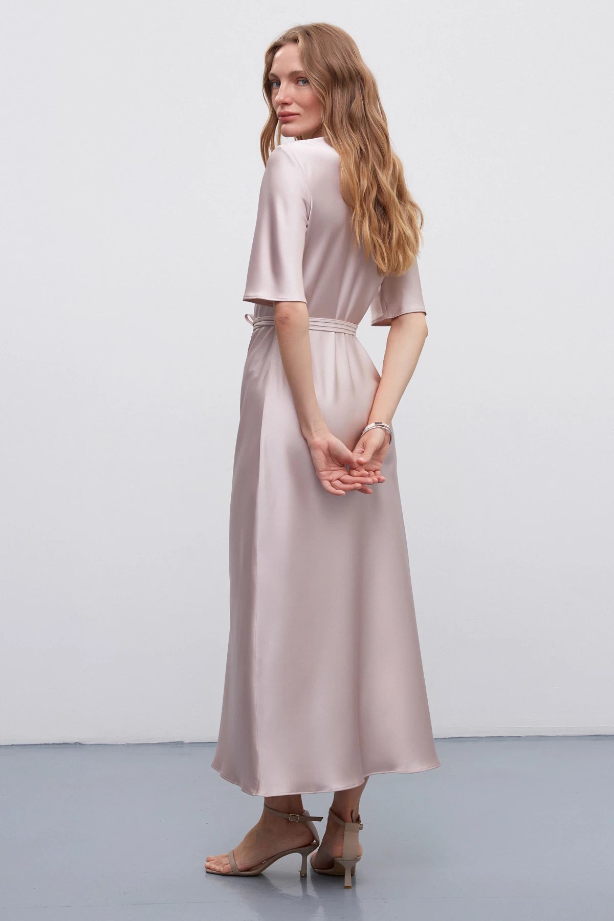 Powder long midi dress with a belt made of thick satin