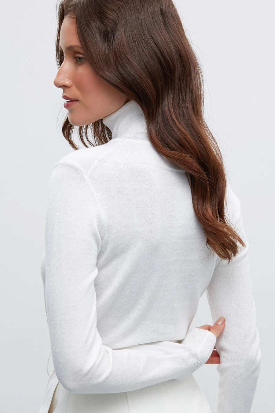 Milky basic knitted turtleneck with cotton