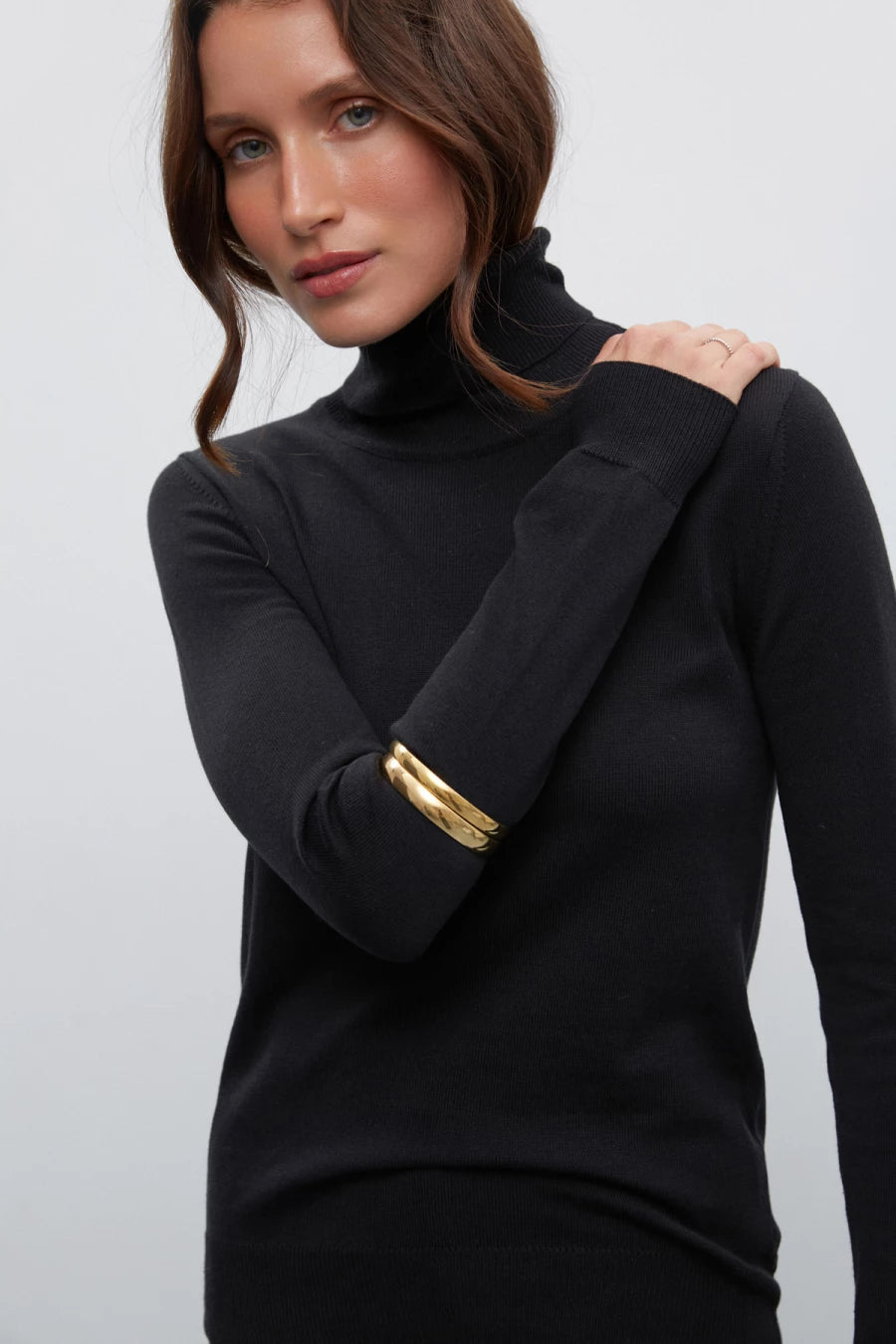 Black basic knitted turtleneck with cotton