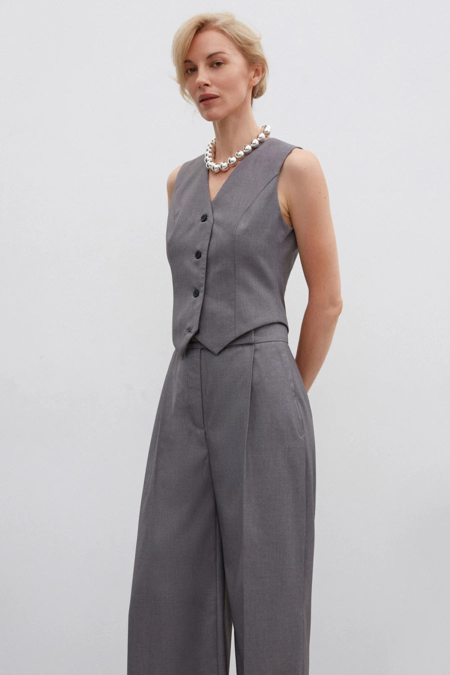 Gray vest of classic cut with viscose