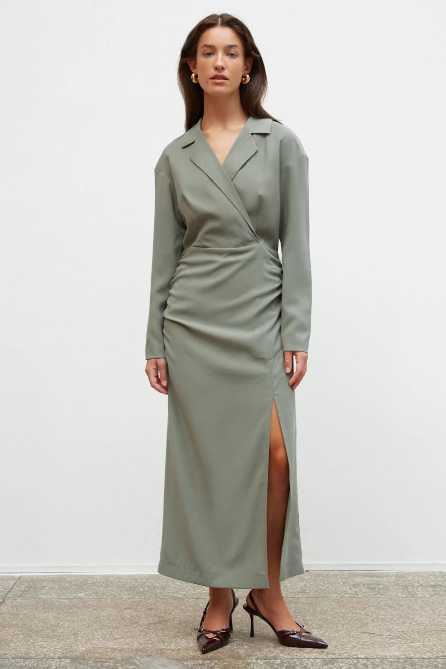 Olive dress with collar made of viscose