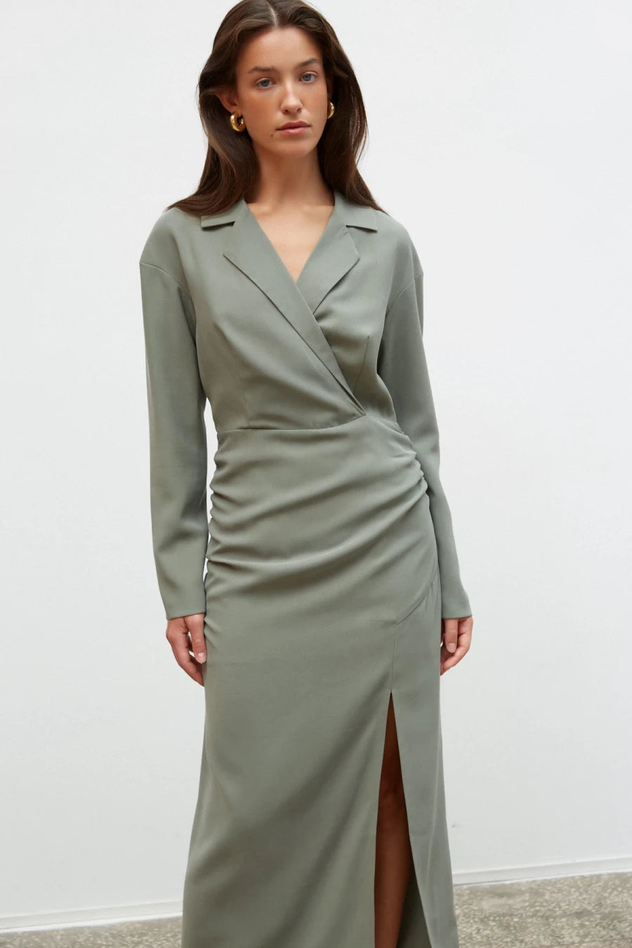 Olive dress with collar made of viscose