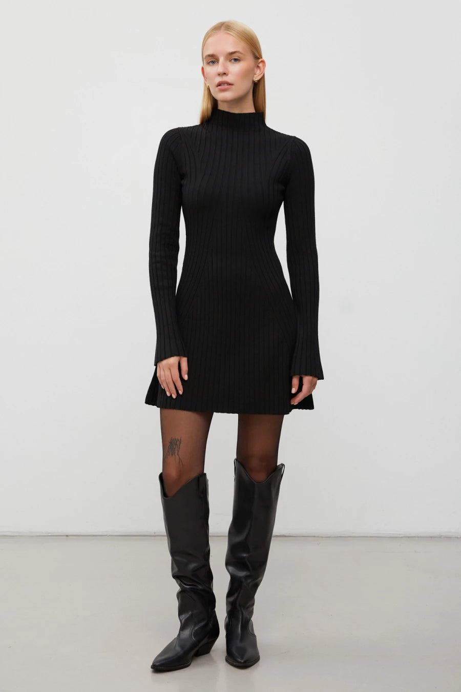 Black knitted short dress with viscose