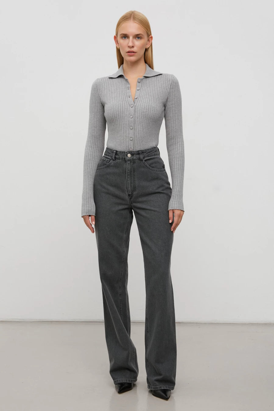 Elongated wide leg gray jeans