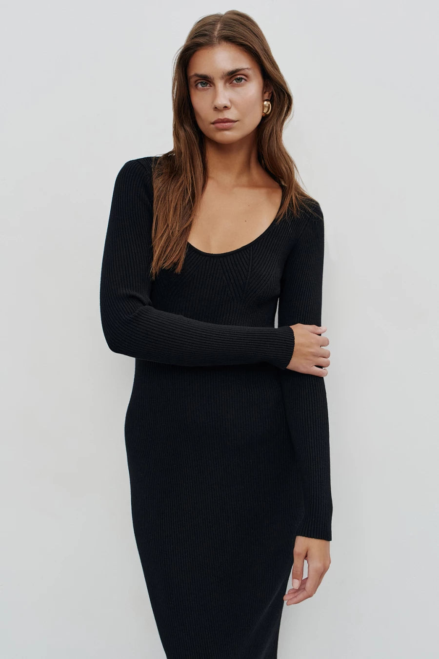 Knitted black midi dress with viscose