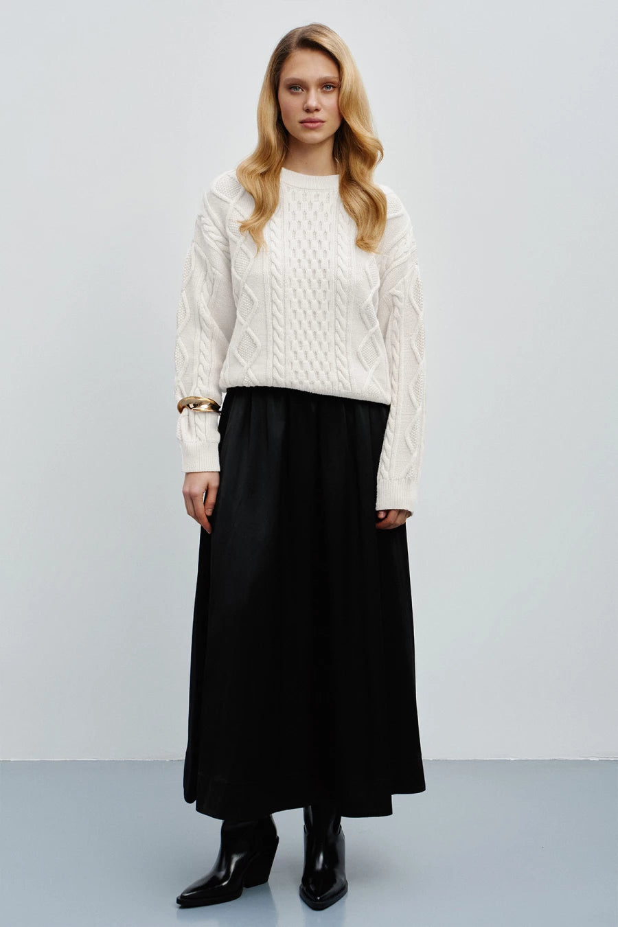 Milky cropped knitted sweater in "braids" with wool