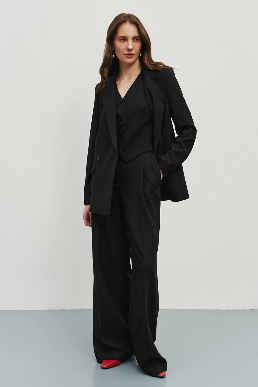 Black double-breasted straight blazer