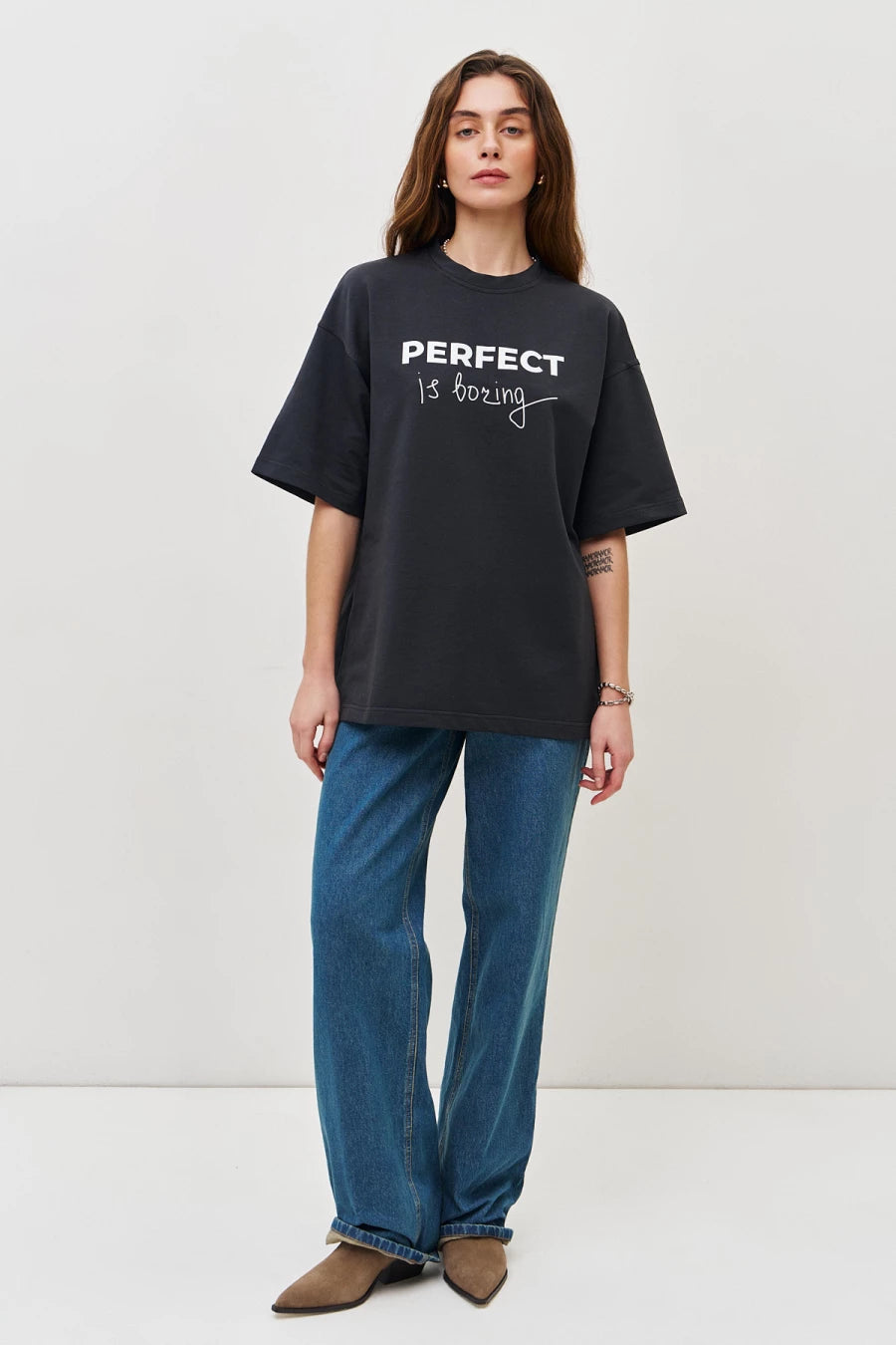 Graphite T-shirt made of dense knitwear "PERFECT IS BORING"