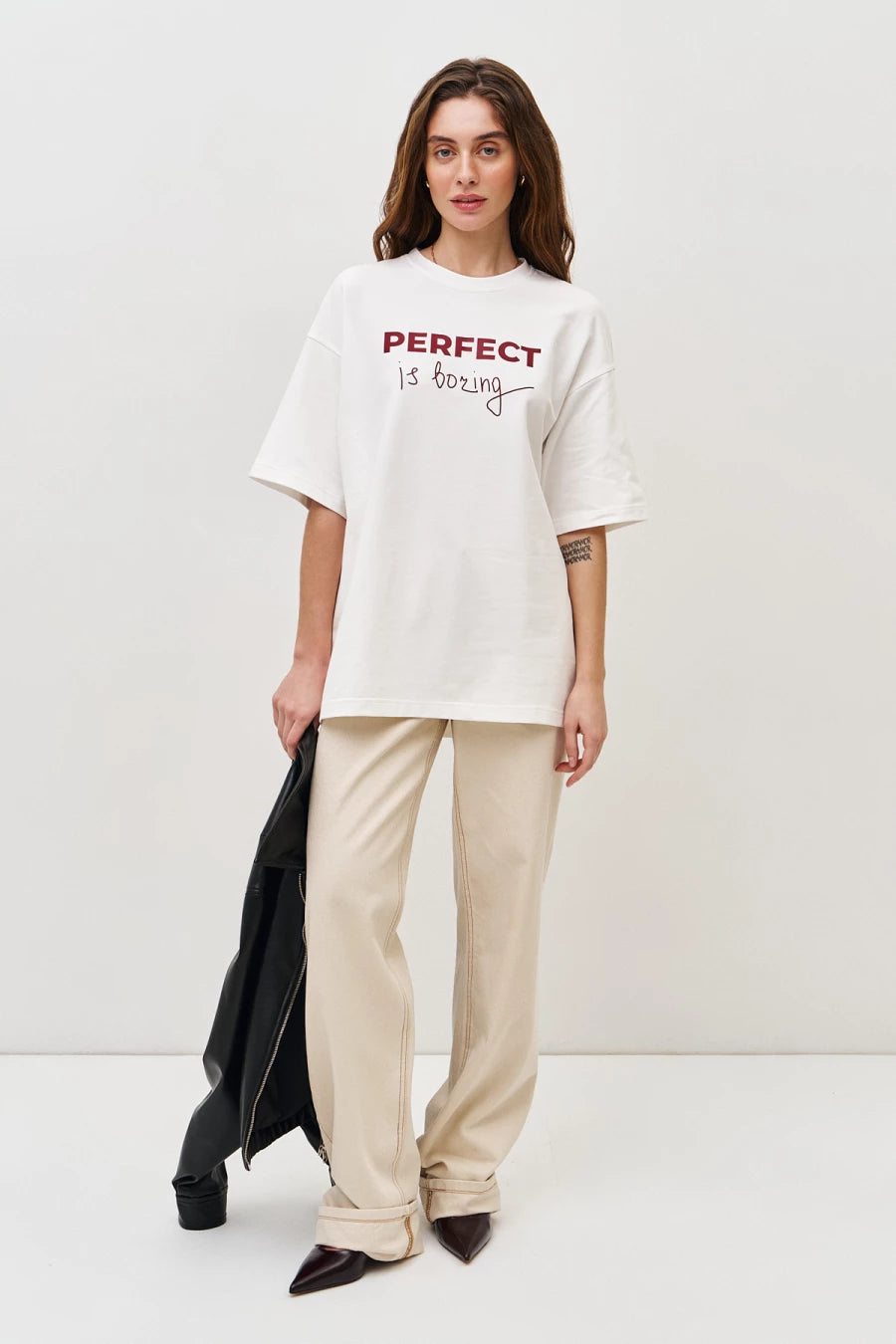 Milky T-shirt made of dense knitwear "PERFECT IS BORING"