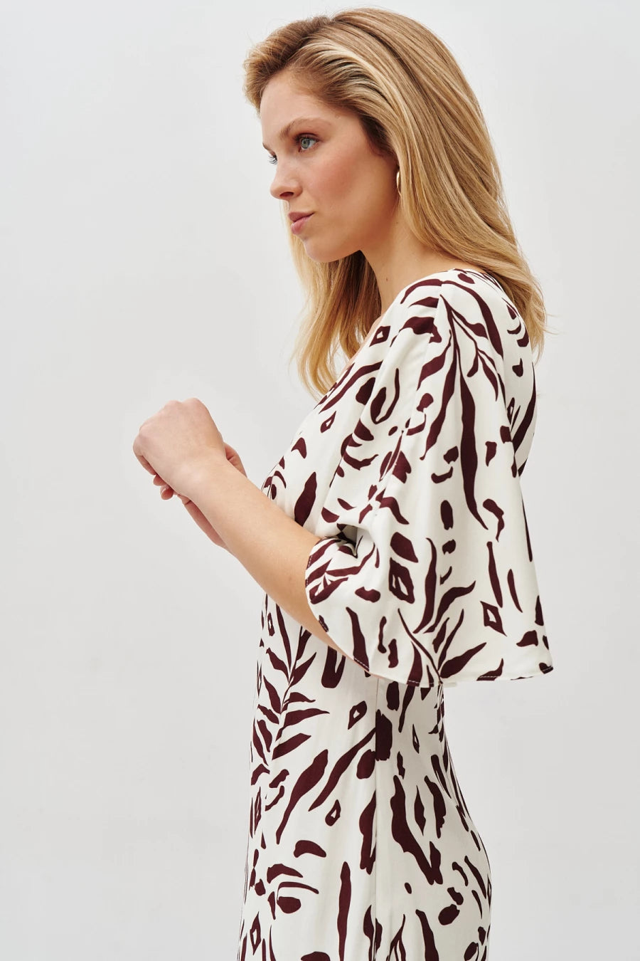 Midi viscose dress in abstract brown print